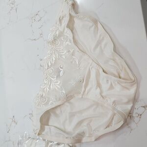 Soma Intimates - NWT - Sensuous Lace Bikini - Ivory - Size M x 2